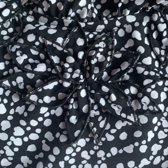 SPENSE | B&W Sleeveless Blouse • Small - Picture 4 of 4